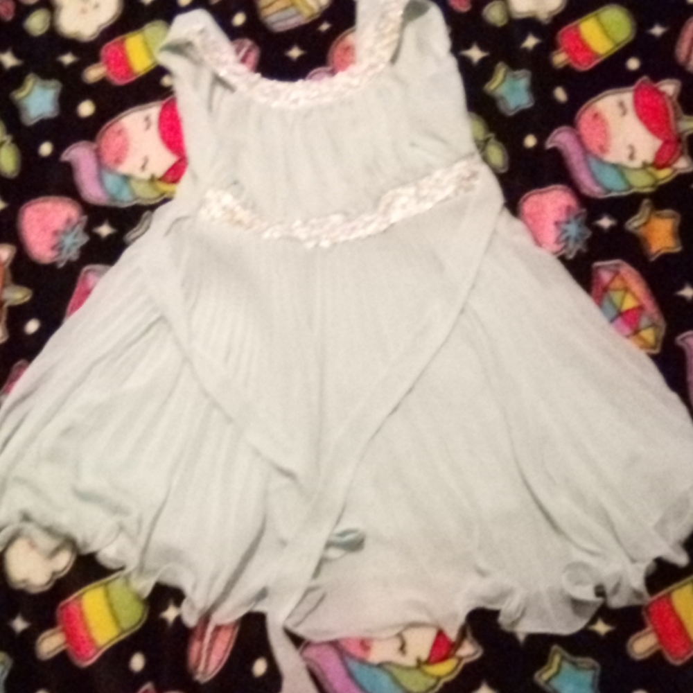 I am selling a red dress